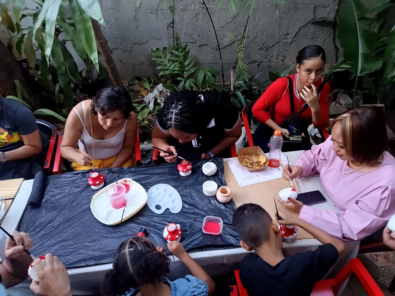 Relaxing Painting Workshop in the Colonial Zone, image 2 of 4