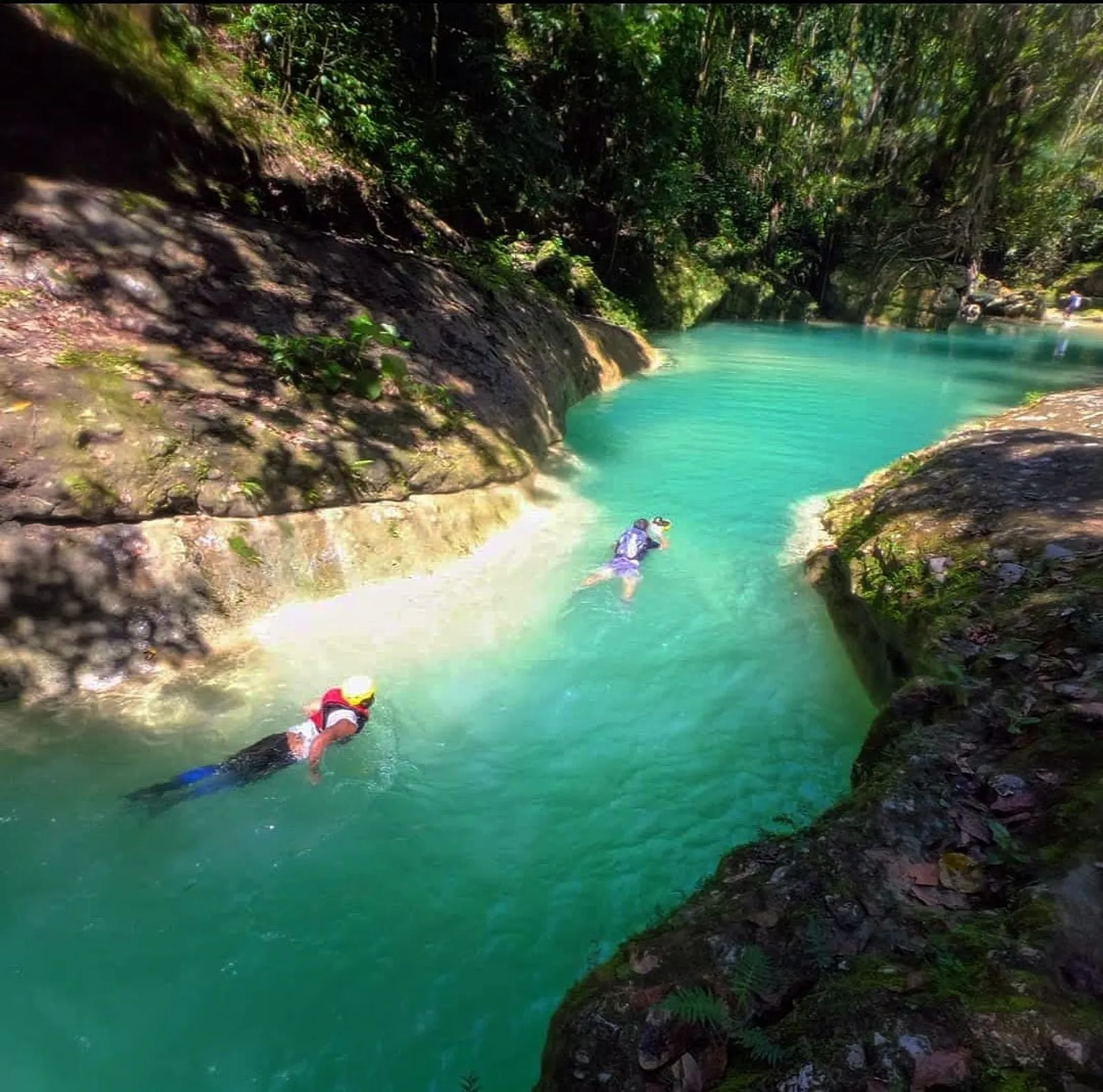 Canyoning in Cola de Pato, image 6 of 13