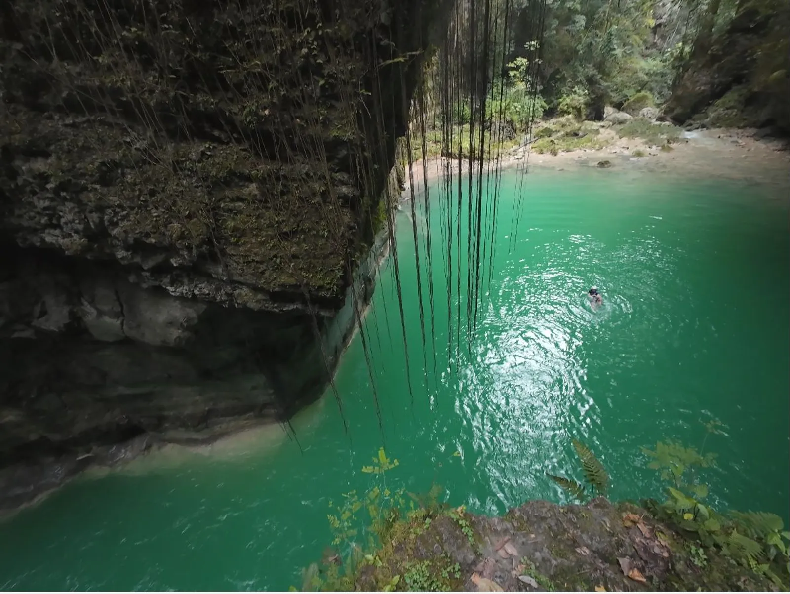 Canyoning in Cola de Pato, image 2 of 13